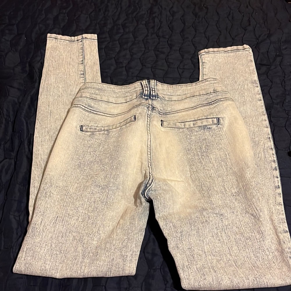 Pre owned - Picture 2 of 2